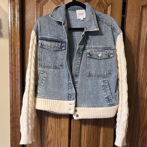 Levi's Women's Blue Denim Jacket with White Knit Sleeves